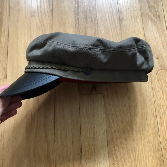 Lulu’s hat - Picture 2 of 4